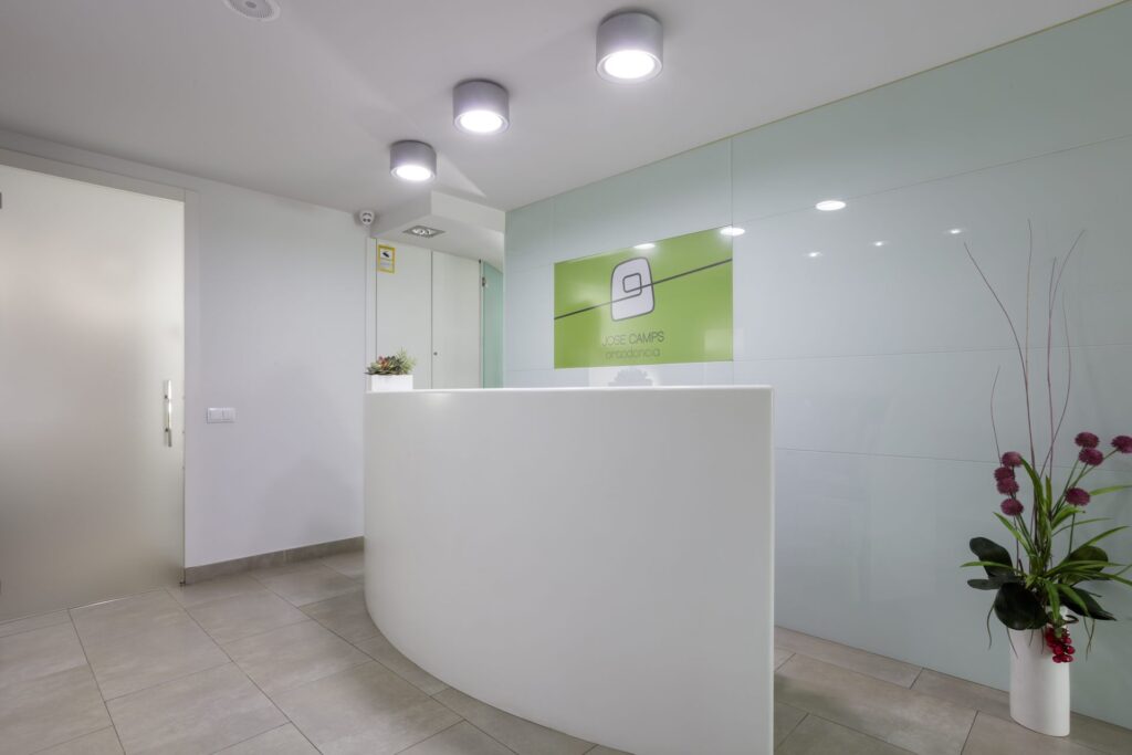 Recepción de la clínica Jose Camps en Gandía